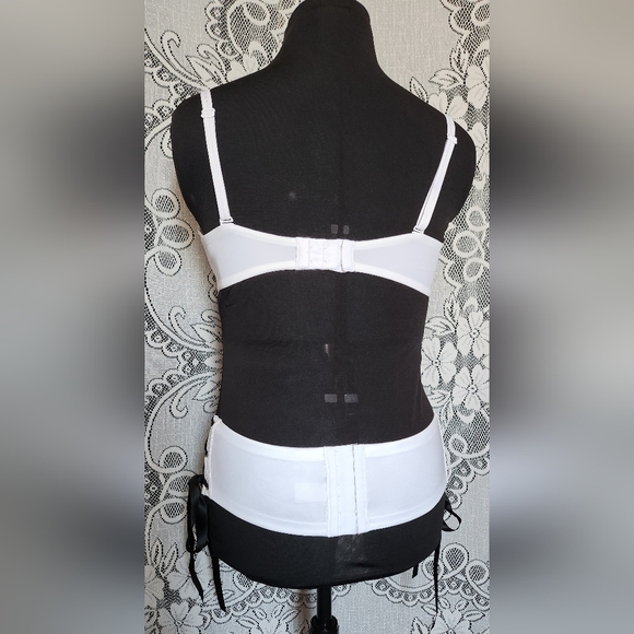 Victoria's Secret - White and Black Very Sexy Bra and Hip Corset set - (36D/M-L) - Picture 7 of 14
